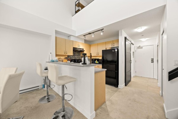 432 10838 City Pkwy Drive, Surrey, BC V3T0C2 Photo 5