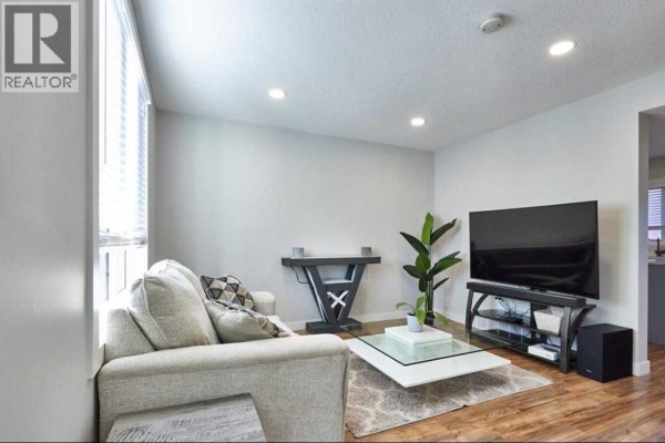 Dining room - 432 5 Street Se, Medicine Hat, AB T1A0N1 Photo 2