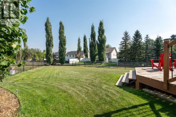 Kitchen - 432 Rainbow Falls Way, Chestermere, AB T1X1S6 Photo 2