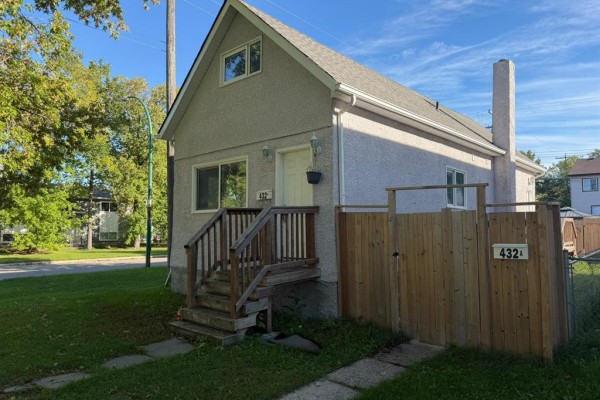 432 Regent Avenue E, Winnipeg