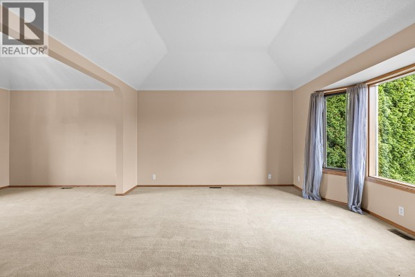 5pc Ensuite bath - 4321 Crystal Drive, Vernon, BC V1T8V4 Photo 4