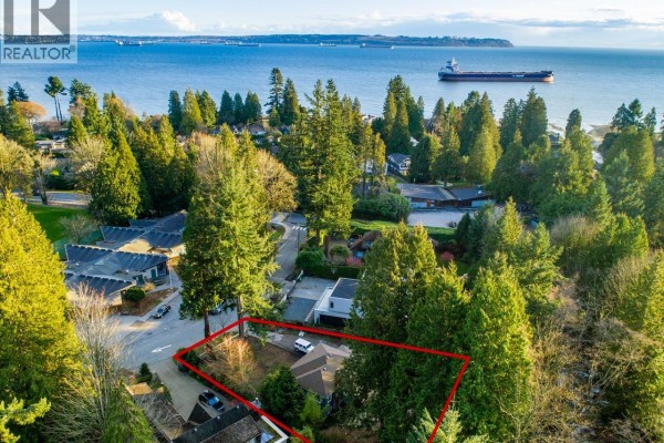 4325 Morgan Crescent, West Vancouver, BC V7V2P1 Photo 2