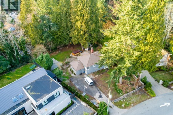 4325 Morgan Crescent, West Vancouver, BC V7V2P1 Photo 3