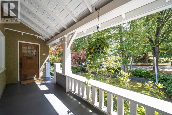 4327 W 12th Avenue, Vancouver, BC V6R2P9 Photo 2