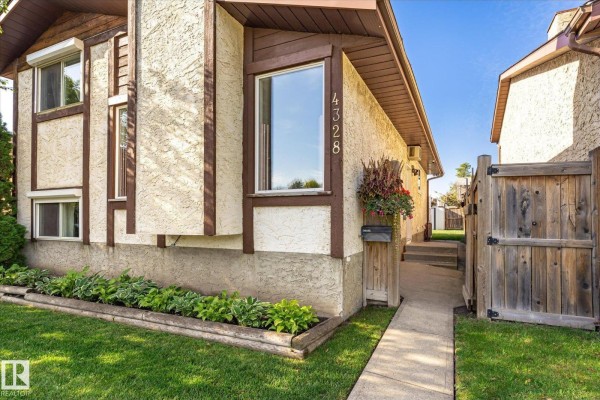 Kitchen - 4328 38 St Nw, Edmonton, AB T6L4K4 Photo 3