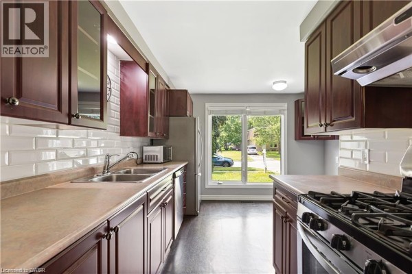 2pc Bathroom - 432b Dunvegan Drive, Waterloo, ON N2K2C7 Photo 5
