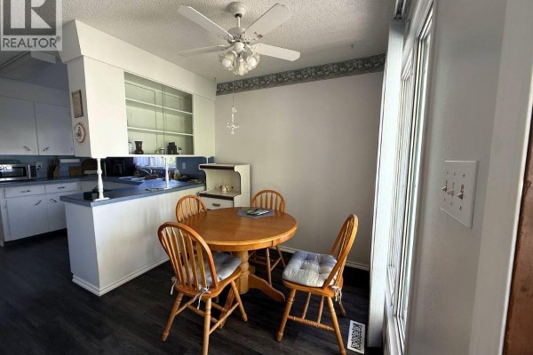Living room - 433-435 25th Street E, Prince Albert, SK S6V1T3 Photo 2