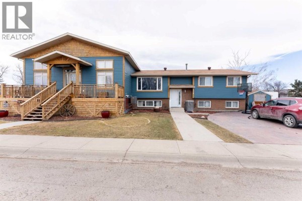 Living room - 4330 4 Avenue S, Fairview, AB T0K0X0 Photo 2