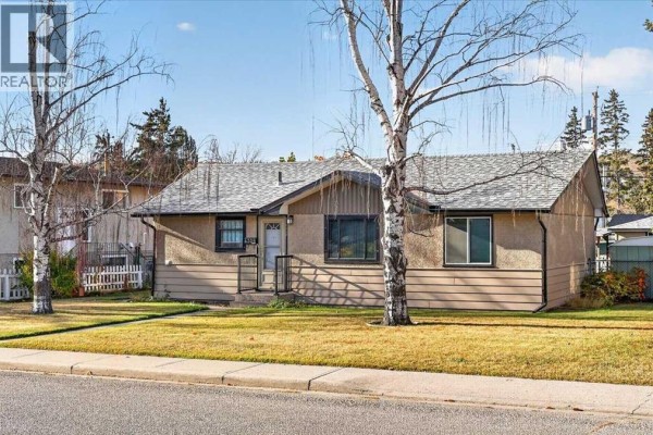 4339 70 Street Nw, Calgary, AB, photo 2