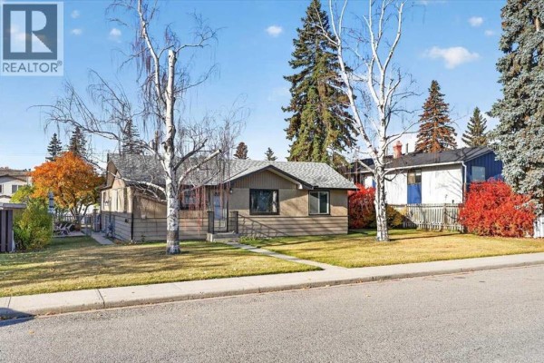 Kitchen - 4339 70 Street Nw, Calgary, AB T3B2K4 Photo 4