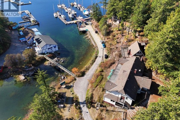 4339 Garden Bay Road, Garden Bay, BC V0N1S1 Photo 3
