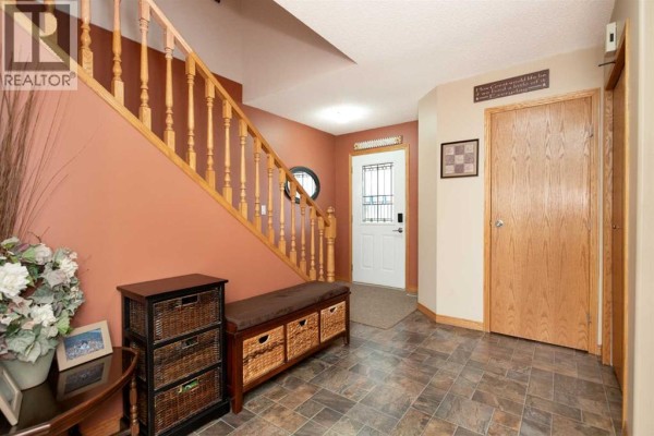 Living room - 4344 60a Avenue Crescent, Innisfail, AB T4G1L2 Photo 5
