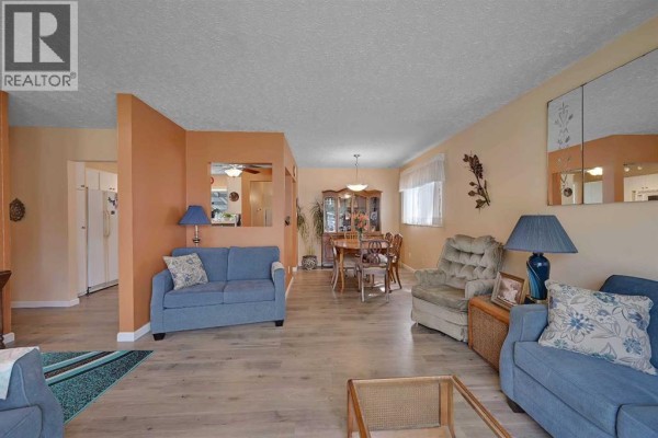 Living room - 435 88 Avenue Se, Calgary, AB T2H1T9 Photo 5