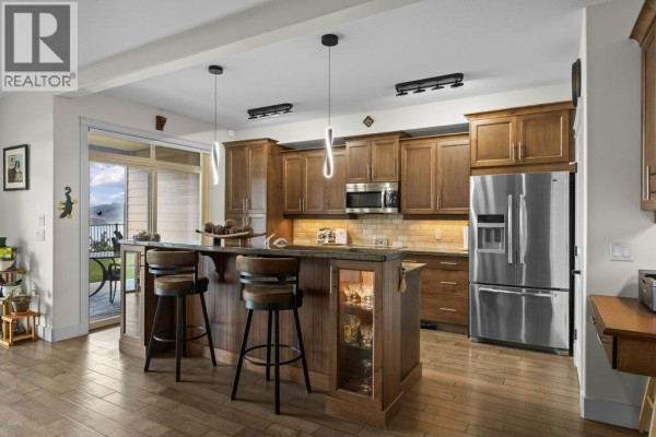 Kitchen - 4350 Ponderosa Drive Unit# 143, Peachland, BC V0H1X5 Photo 4