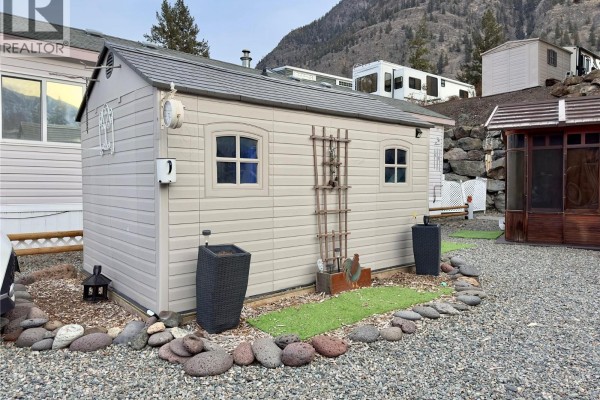 4354 Highway 3 Unit# 84, Keremeos, BC V0X1N1 Photo 2