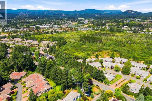 4355 Emily Carr Dr, Saanich, BC, photo 2