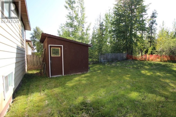 Bedroom - 436 Bergeron Drive, Tumbler Ridge, BC V0C2W0 Photo 3