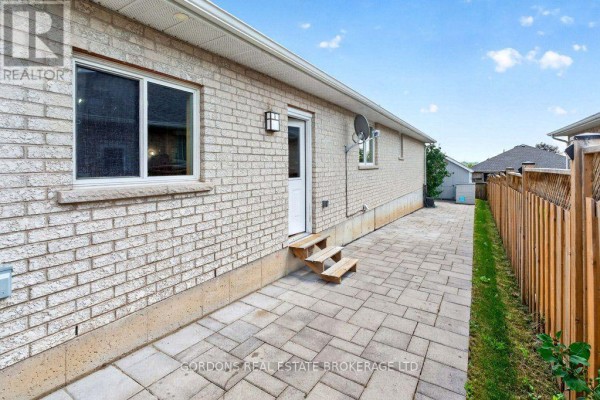 Workshop - 436 Bridge Street W, Greater Napanee, ON K7R3L1 Photo 4