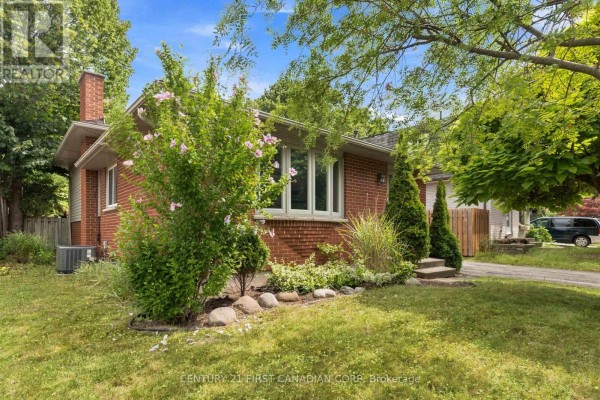 Living room - 436 Ferndale Avenue, London South, ON N6C2Z1 Photo 2