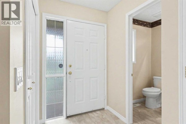 436 Rocky Ridge Bay Nw, Calgary, AB, photo 2