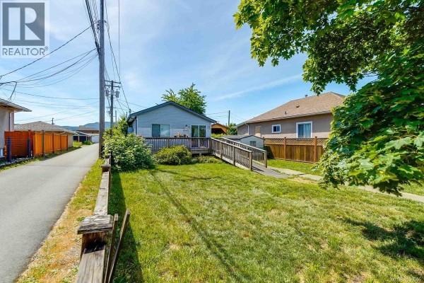 Living room - 4360 Morton St, Port Alberni, BC V9Y3T7 Photo 2
