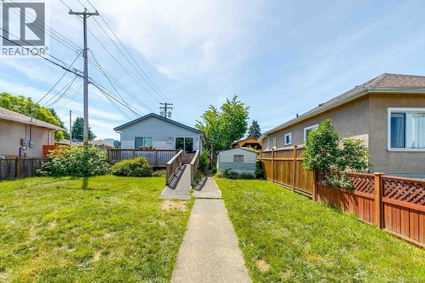 Living room - 4360 Morton St, Port Alberni, BC V9Y3T7 Photo 3