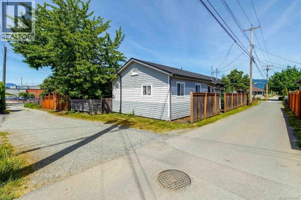 Kitchen - 4360 Morton St, Port Alberni, BC V9Y3T7 Photo 4