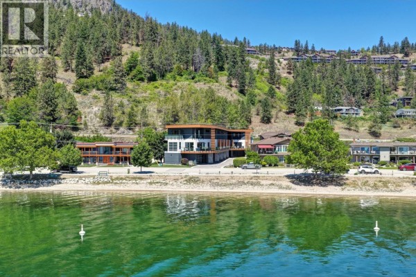 5pc Ensuite bath - 4364 Beach Avenue Unit# 7, Peachland, BC V0H1X6 Photo 3