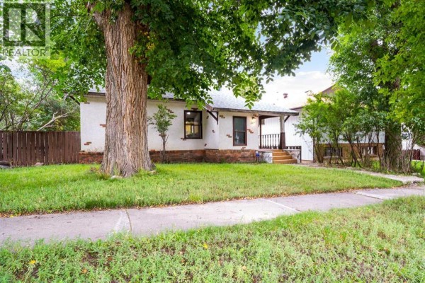 Kitchen - 437 1 Avenue Nw, Medicine Hat, AB T1A6R9 Photo 2