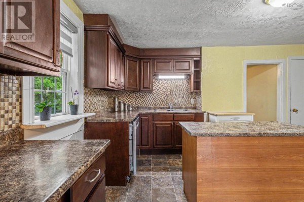 4pc Bathroom - 437 Cabot Street, Ashby, NS B1P4G8 Photo 5