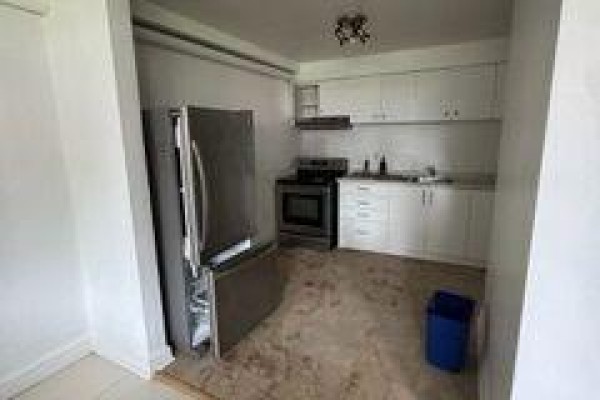 437 Lawrence Avenue W, Toronto, ON M5M1C3 Photo 5