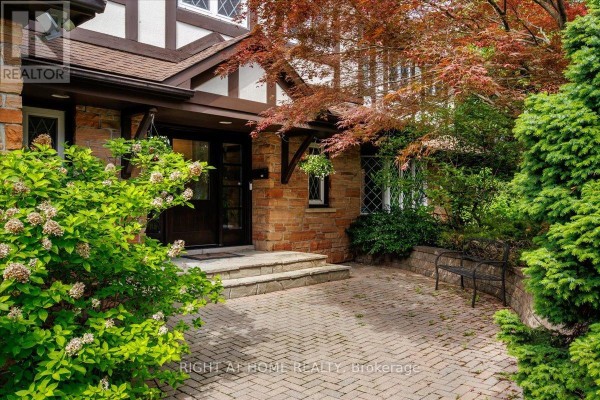 Mud room - 437 The Kingsway, Toronto, ON M9A3W1 Photo 5