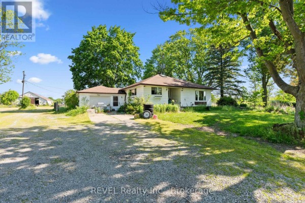 Living room - 43758 Highway #3 (forks Rd) Highway, Wainfleet, ON L0S1V0 Photo 2