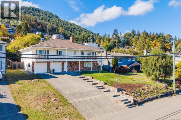 Living room - 438 Davis Rd, Ladysmith, BC V9G1V5 Photo 2
