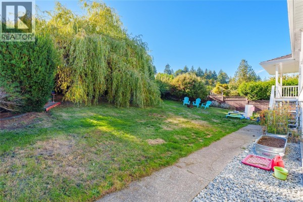 Kitchen - 438 Davis Rd, Ladysmith, BC V9G1V5 Photo 3
