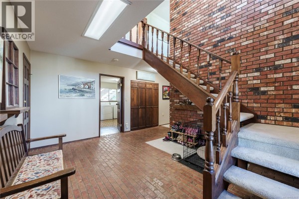 Dining nook - 438 Davis Rd, Ladysmith, BC V9G1V5 Photo 5