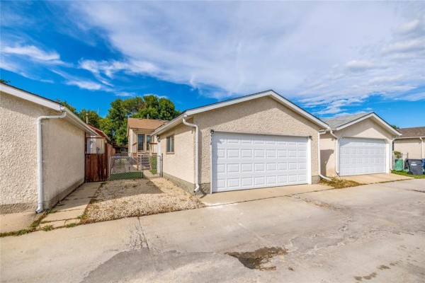 Eat in kitchen - 438 Novavista Drive, Winnipeg, MB R2N3V9 Photo 2