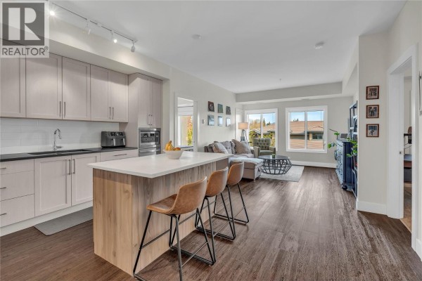 4380 Lakeshore Road Unit# 210, Kelowna, BC, photo 2