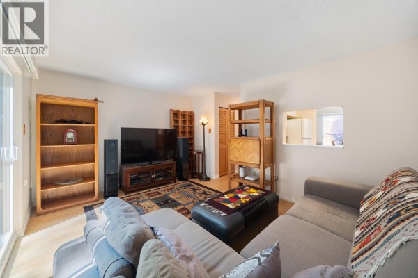 4384 Garden Grove Drive, Burnaby, BC V5G4G6 Photo 4