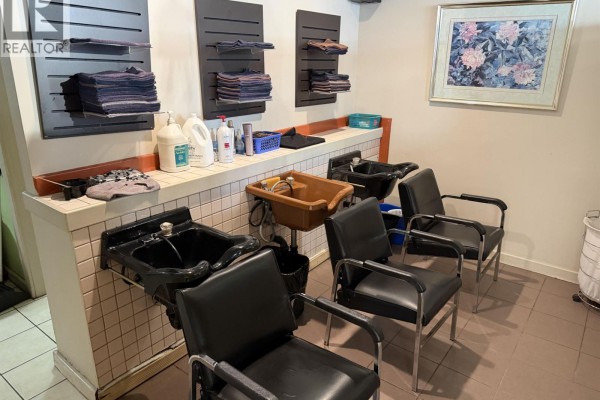 4384 W 10th Avenue, Vancouver, BC V6R2H7 Photo 2
