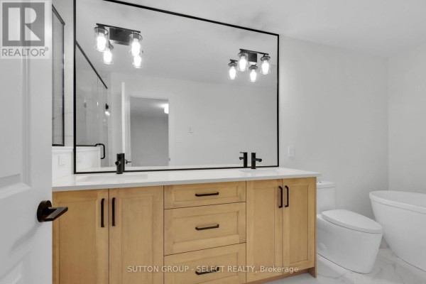 Modern double vanity, soaking tub, and glass shower - 4387 Green Bend Road London South