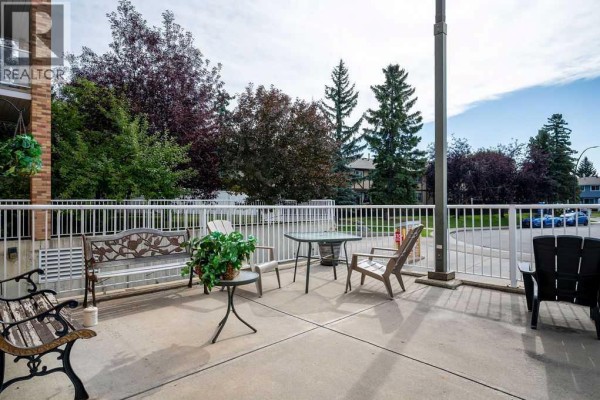 Primary Bedroom - 439, 165 Manora Place Ne, Calgary, AB T2A7X5 Photo 2