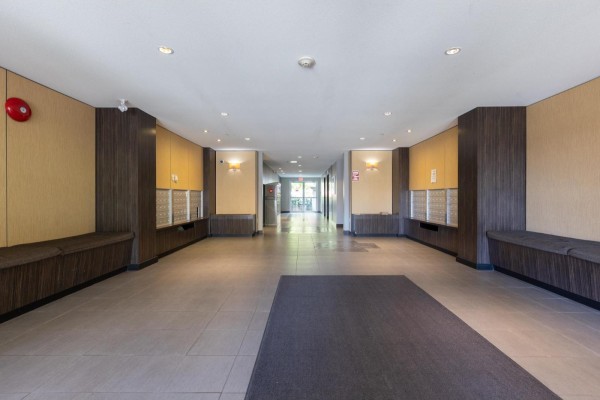 439 13321 102a Avenue, Surrey, BC V3T1P6 Photo 4