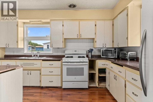 Primary Bedroom - 439 Aberdeen Avenue, Carbon, AB T0M0L0 Photo 3