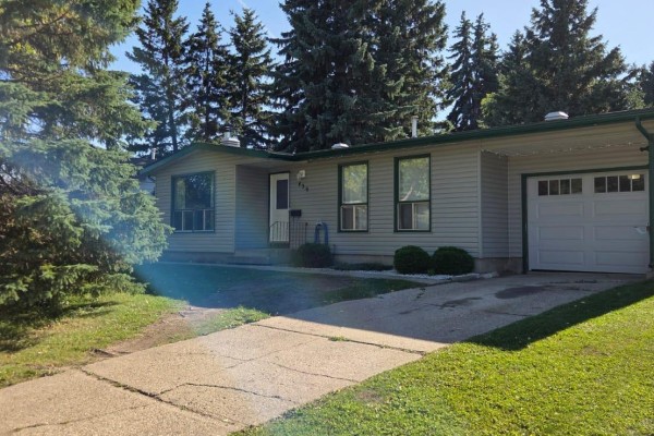 Kitchen - 439 Conifer St, Sherwood Park, AB T8A1N2 Photo 2
