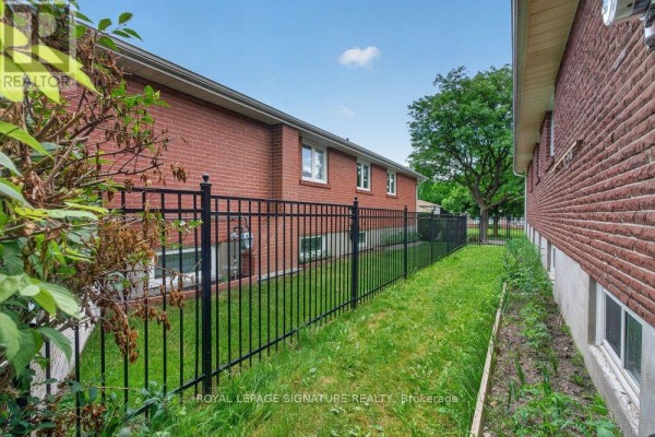Laundry room - 439 Ginger Downs, Mississauga, ON L5A3A8 Photo 4