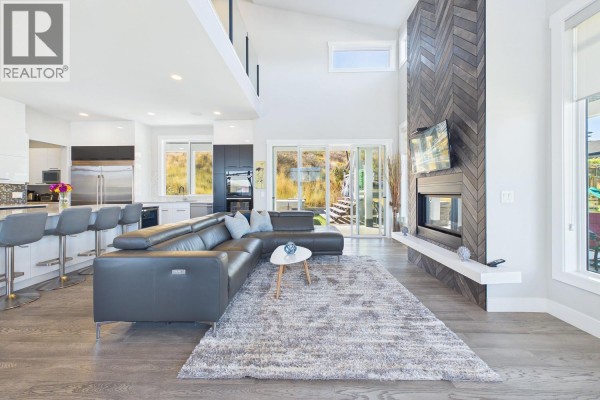 Living room - 439 Redtail Court, Kelowna, BC V1W0B1 Photo 5