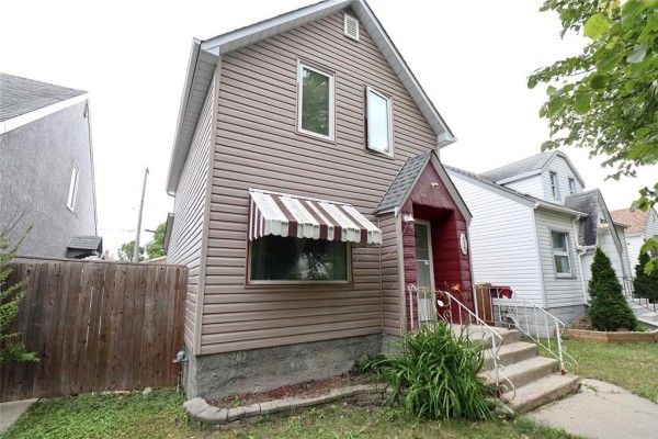 Eat in kitchen - 439 Sinclair Street, Winnipeg, MB R2X1Y2 Photo 3