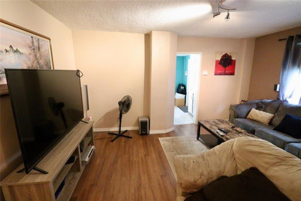 Dining room - 439 Sinclair Street, Winnipeg, MB R2X1Y2 Photo 4