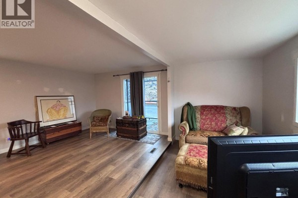 Living room - 4395 Trans Canada Highway Unit# 28, Kamloops, BC V2C4S4 Photo 5